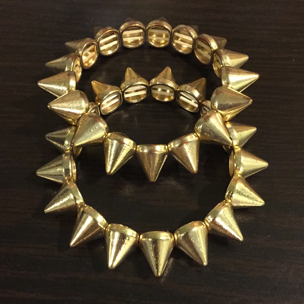 Gold spiked stretchy bracelet